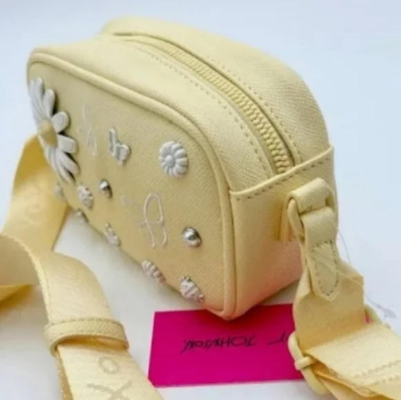 💛🔹️Betsey Johnson🔹️ Daisy Line With Crossbody Bag with White And Pearl Studs - Picture 2 of 3